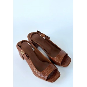 Alessi Kahve Rugan Topuklu Ayakkabı