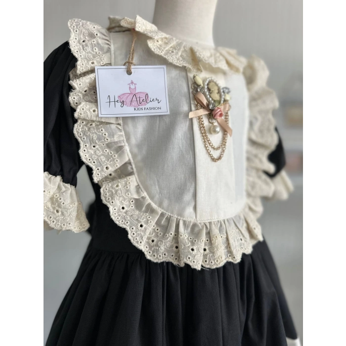 Broşlu Siyah Dönem Elbisesi