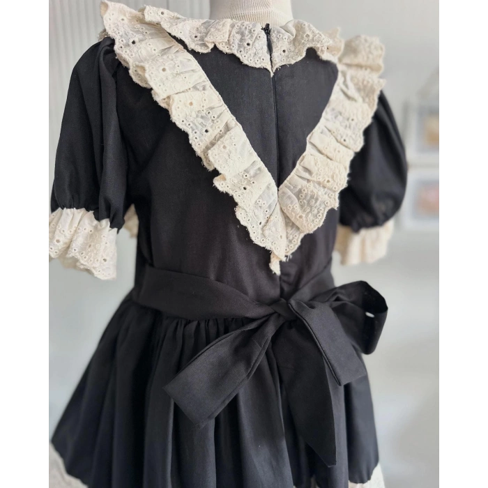 Broşlu Siyah Dönem Elbisesi