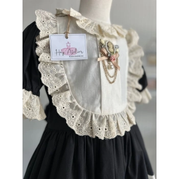 Broşlu Siyah Dönem Elbisesi