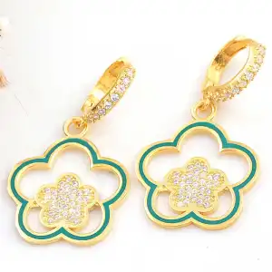 gümüş Gold Sallantılı Çiçek Desenli Kadın Küpe