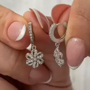 ​gümüş Sallantılı Çiçek Kadın Küpe