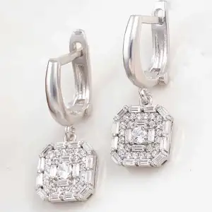 Gümüş Kare Zirkon Taşlı Kadın Küpe