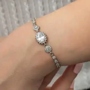 Gümüş Oval Su Yolu Kadın Bileklik