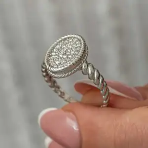 Gümüş Oval Zirkon Taşlı Kadın Yüzük