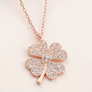 Gümüş Rose Dört Yapraklı Yonca Kadın Kolye