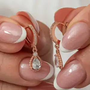 Gümüş Sallantılı Rose Damla Kadın Küpe