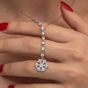 Gümüş Sıralı Zirkon Taşlı Kar Tanesi Kadın Kolye