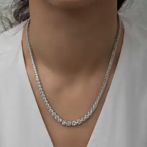 Gümüş Süzme Beyaz Taşlı Su Yolu Kadın Kolye