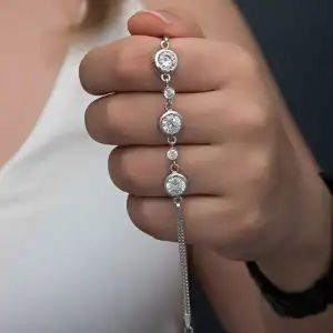 Gümüş Yuvarlak Taşlı Kadın Bileklik