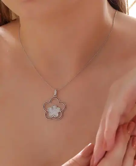 ​gümüş Çiçek Desenli Kadın Kolye