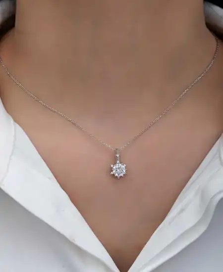 ​gümüş Çiçek Desenli Kadın Kolye