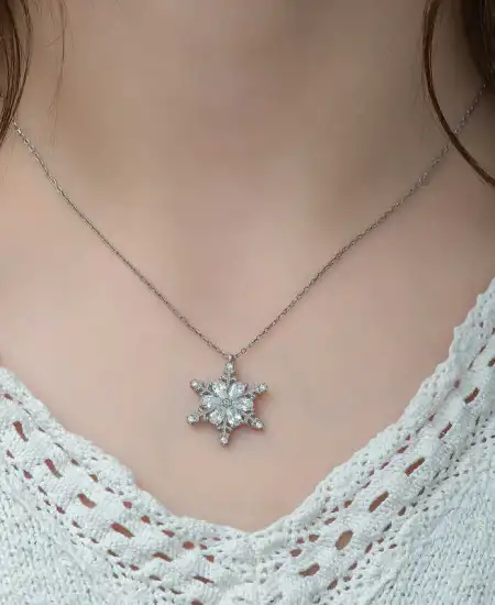 ​gümüş Kar Çiçeği Bayan Kolye