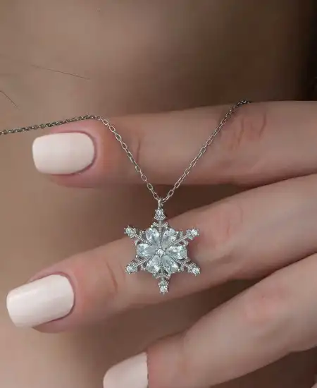 ​gümüş Kar Çiçeği Bayan Kolye