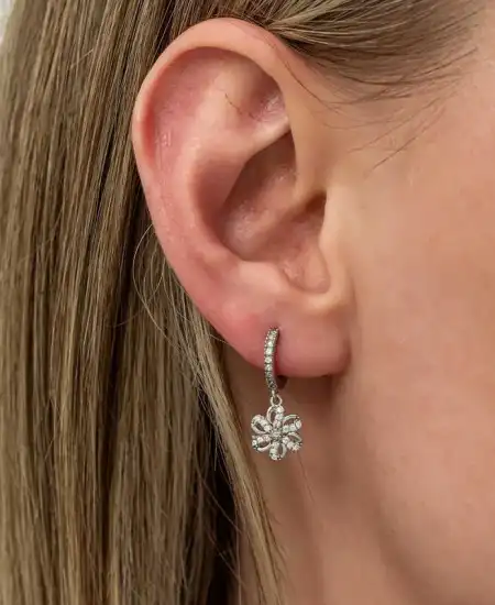 ​gümüş Sallantılı Çiçek Kadın Küpe