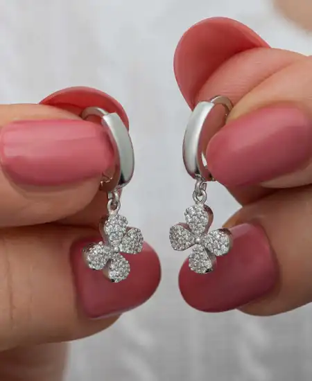 ​gümüş Sallantılı Yonca Kadın Küpe