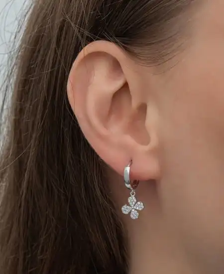 ​gümüş Sallantılı Yonca Kadın Küpe