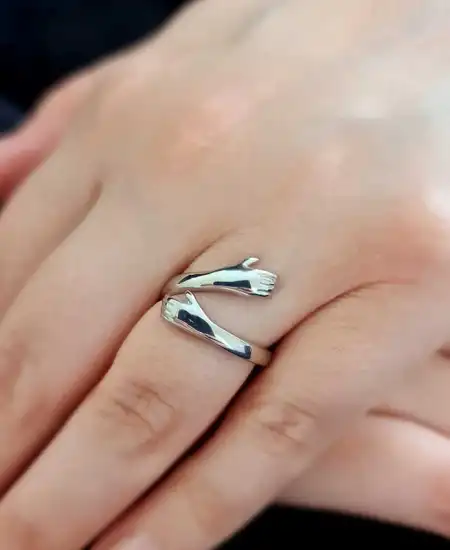 ​gümüş Sarılan Eller Yüzük