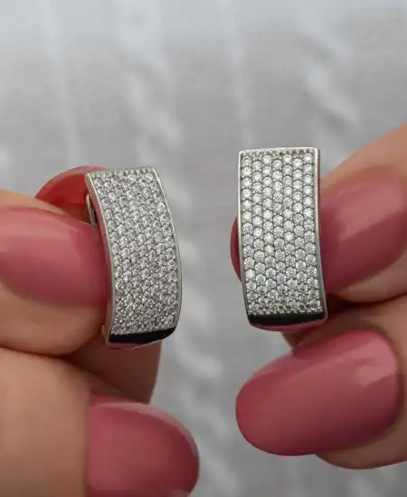 Gümüş 7 Sıra Beyaz Taşlı J Kadın Küpe