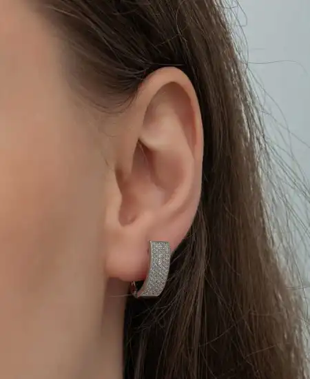 Gümüş 7 Sıra Beyaz Taşlı J Kadın Küpe