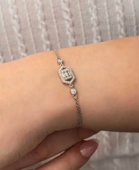 Gümüş Altıgen Baget Taşlı Kadın Bileklik