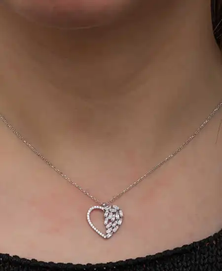 Gümüş Baget Taşlı Kalp Kadın Kolye