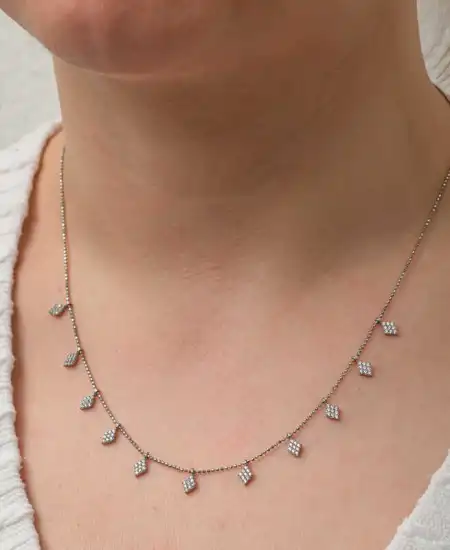 Gümüş Baklava Kesim Şans Kadın Kolye