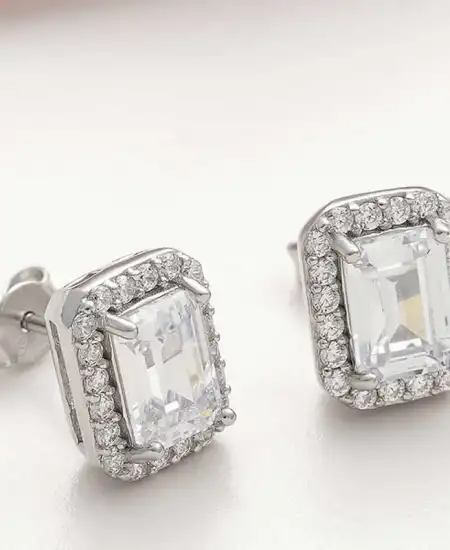 Gümüş Beyaz Baget Taşlı Çivili Kadın Küpe