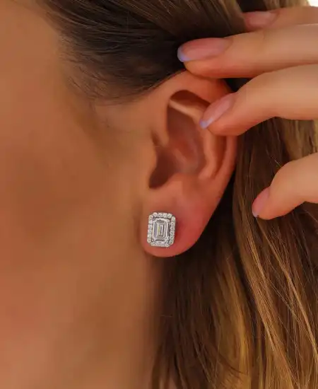 Gümüş Beyaz Baget Taşlı Çivili Kadın Küpe