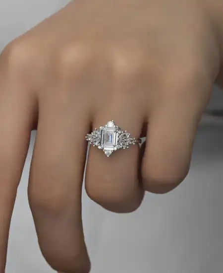 Gümüş Beyaz Baget Taşlı Kadın Yüzük