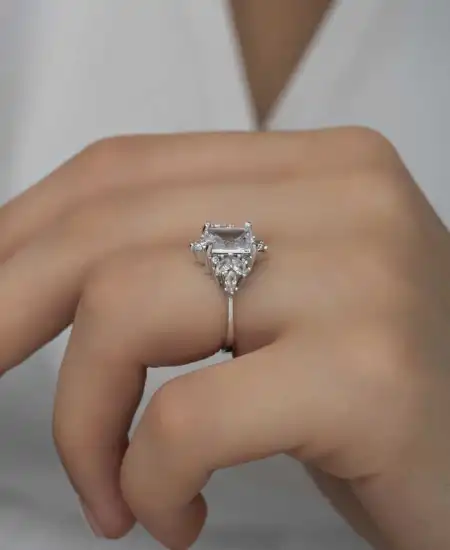 Gümüş Beyaz Baget Taşlı Kadın Yüzük