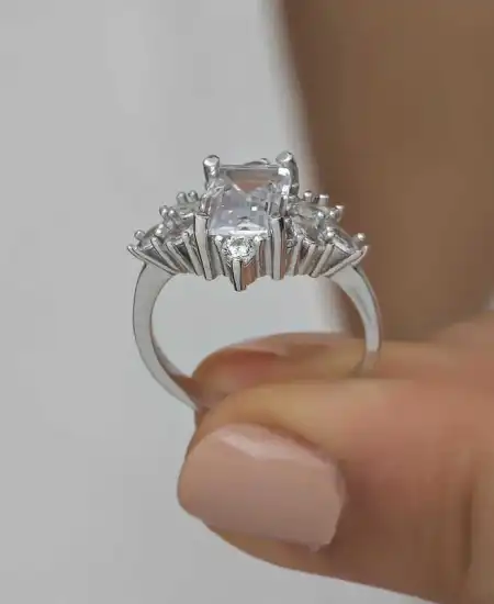 Gümüş Beyaz Baget Taşlı Kadın Yüzük