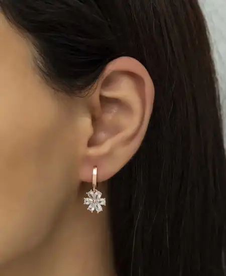 Gümüş Beyaz Çiçek Bayan Küpe