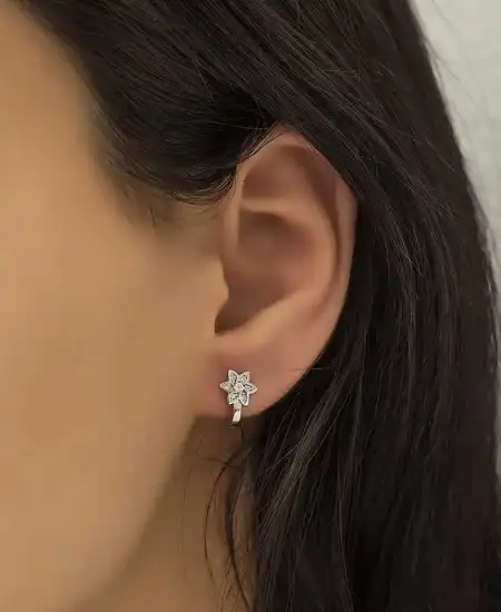 Gümüş Beyaz Çiçek Bayan Küpe