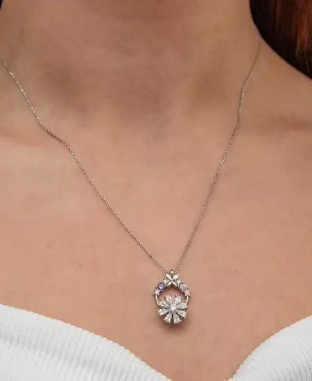 Gümüş Beyaz Dönen Çiçek Kadın Kolye