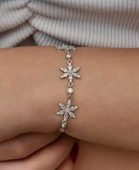 Gümüş Beyaz Lotus Çiçeği Kadın Bileklik