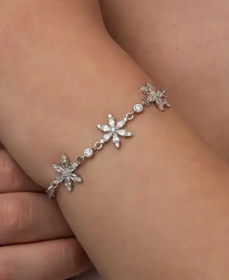 Gümüş Beyaz Lotus Çiçeği Kadın Bileklik