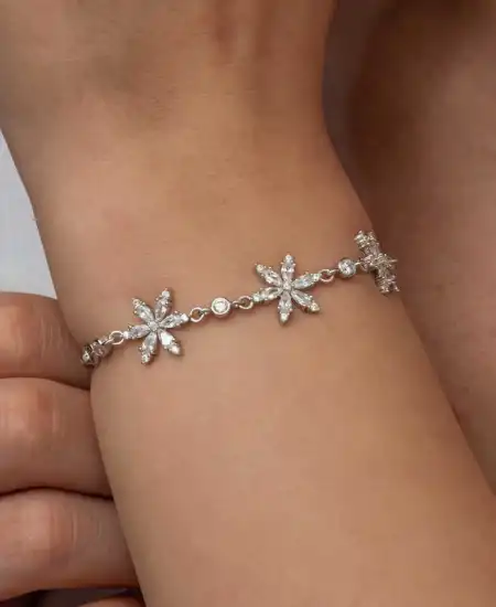 Gümüş Beyaz Lotus Çiçeği Kadın Bileklik