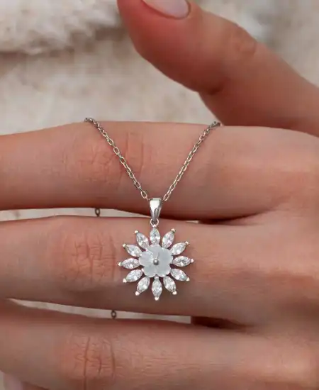 Gümüş Beyaz Manolya Çiçeği Kadın Kolye
