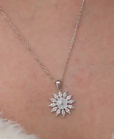 Gümüş Beyaz Manolya Çiçeği Kadın Kolye