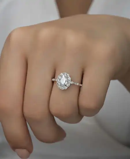 Gümüş Beyaz Oval Taşlı Kadın Yüzük