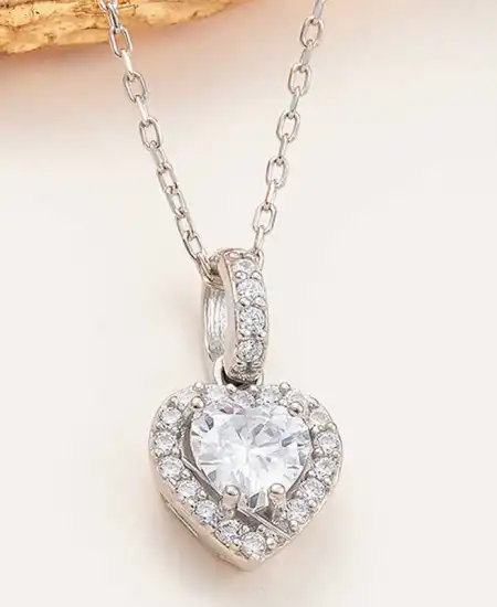 Gümüş Beyaz Taşlı Kalpli Kadın Kolye