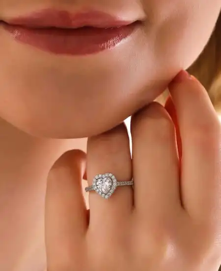 Gümüş Beyaz Taşlı Kalpli Kadın Yüzük