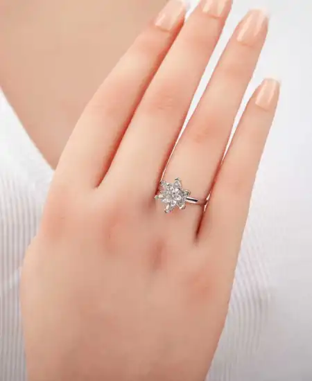 Gümüş Beyaz Taşlı Lotus Çiçeği Kadın Yüzük