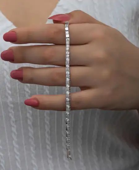 Gümüş Beyaz Taşlı Su Yolu Kadın Bileklik