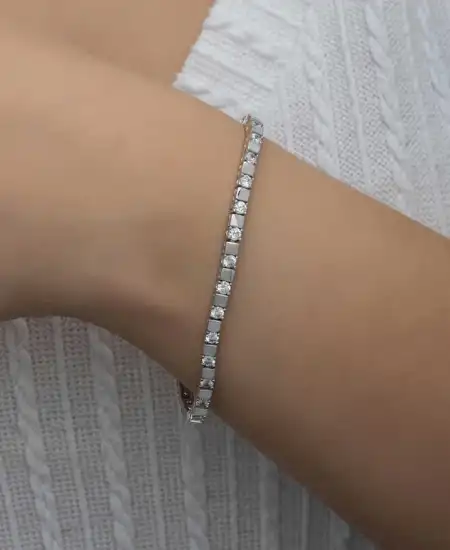 Gümüş Beyaz Taşlı Su Yolu Kadın Bileklik