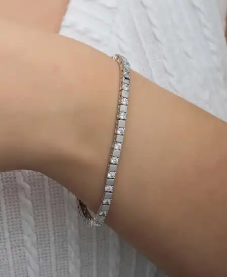 Gümüş Beyaz Taşlı Su Yolu Kadın Bileklik