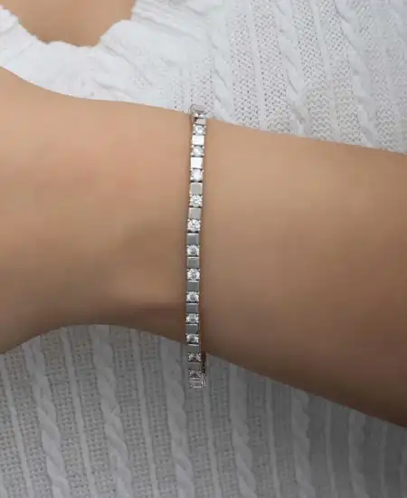 Gümüş Beyaz Taşlı Su Yolu Kadın Bileklik