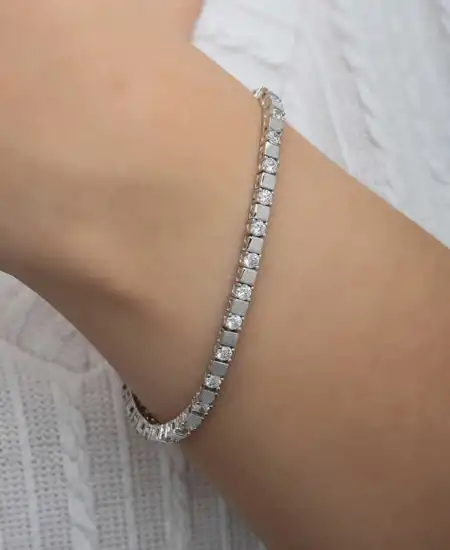 Gümüş Beyaz Taşlı Su Yolu Kadın Bileklik