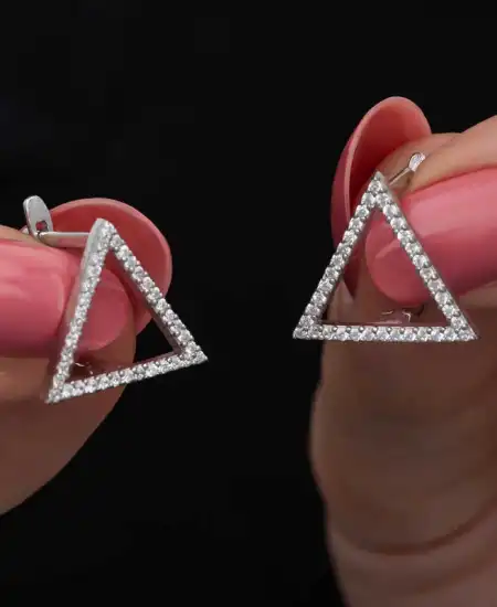 Gümüş Beyaz Taşlı Üçgen Küpe